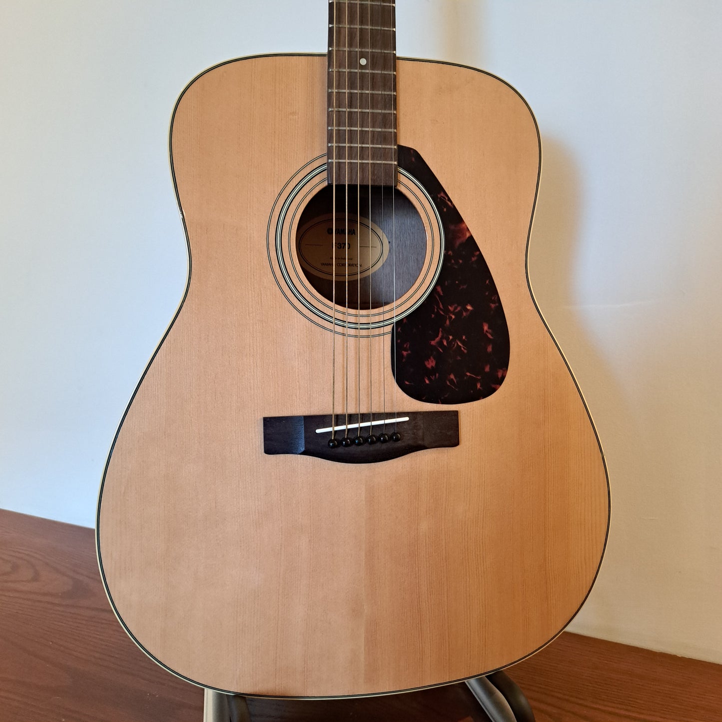 Yamaha F370 Acoustic guitar