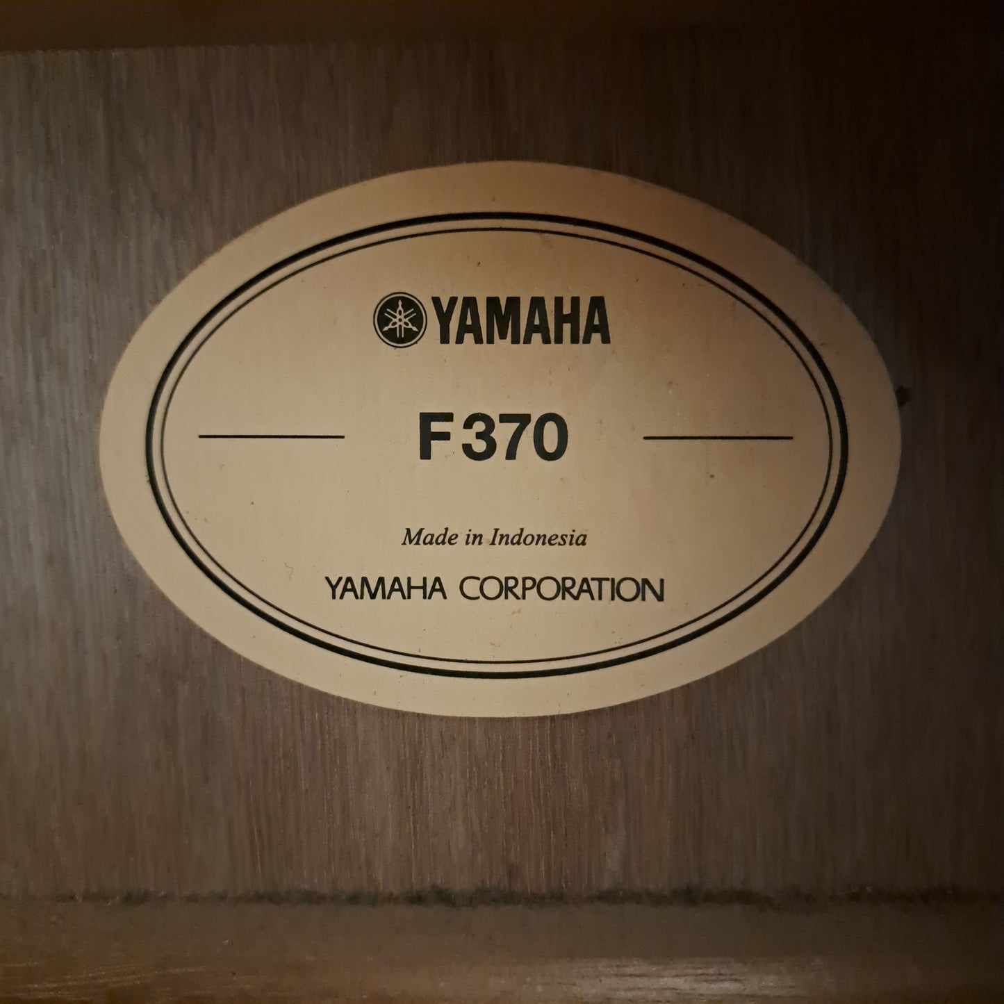 Yamaha F370 Acoustic guitar