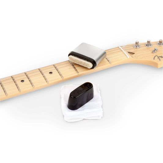 Fender 0990521100 Speed Slick Guitar String Cleaner, Black/Silver