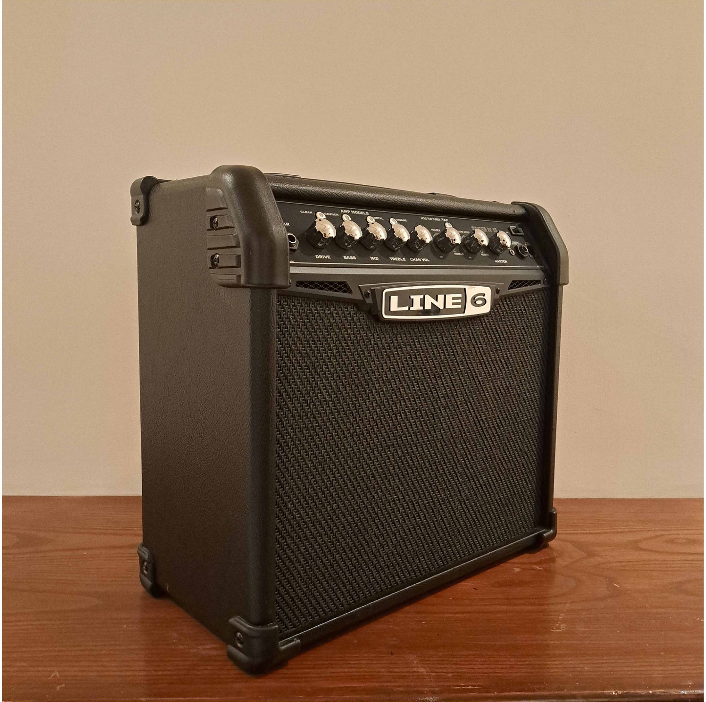 Line 6 spider 4 15 watts Electric Guitar Amplifier