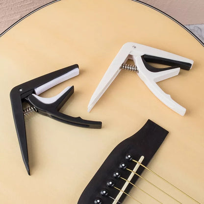 Capo with a pin removal