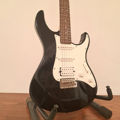 Yamaha pacifica 012 Electric Guitar