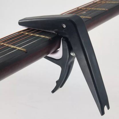 Capo with a pin removal
